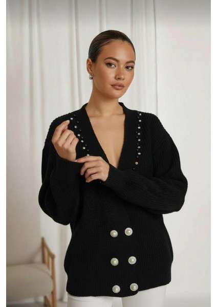 Kadın Siyah Incili Triko Hırka – V Yaka, Çift Sıra Inci Düğmeli, Rahat Kalıp modelleri