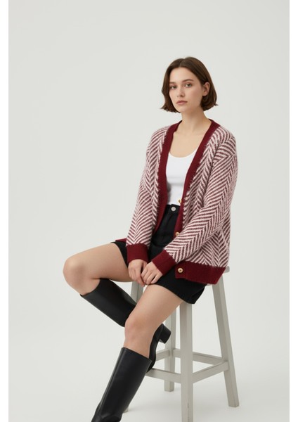 Kadın Düğme Detaylı Günlük ve Ofis Şıklığı Yumoş Oversize Trıko Süveter Hırka - Bordo modelleri