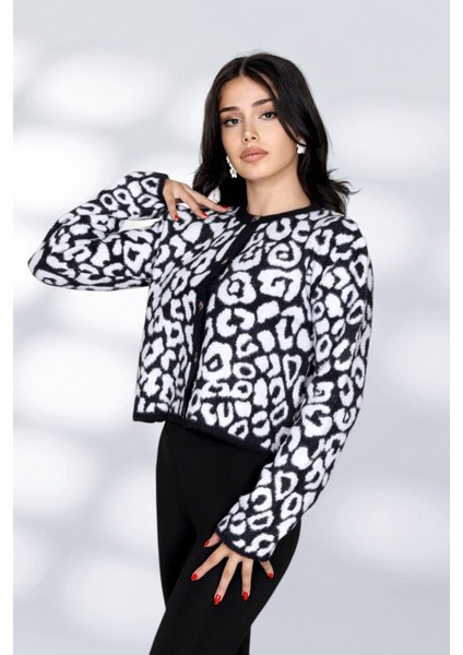 Tüylü Leopar Detay Inicili Düme Moderen ve Rahat Kalıp Triko Hırka - Siyah