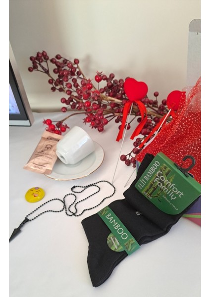 Sevgililer Günü Hediye Sepeti, Çorap, Fincan, Çikolata ve Kolye fiyatları