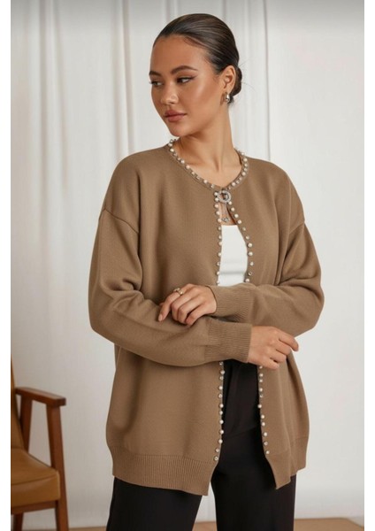 Kadın Vizon Inci Detaylı Triko Hırka – Yuvarlak Yaka, Taş ve Inci Işlemeli, Rahat Kalıp fiyatları