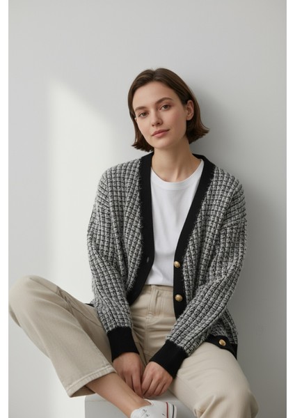 Kadın Düğmeli Dokulu Triko Hırka – Kalın Kumaş, Rahat Kesim, Yünlü Doku