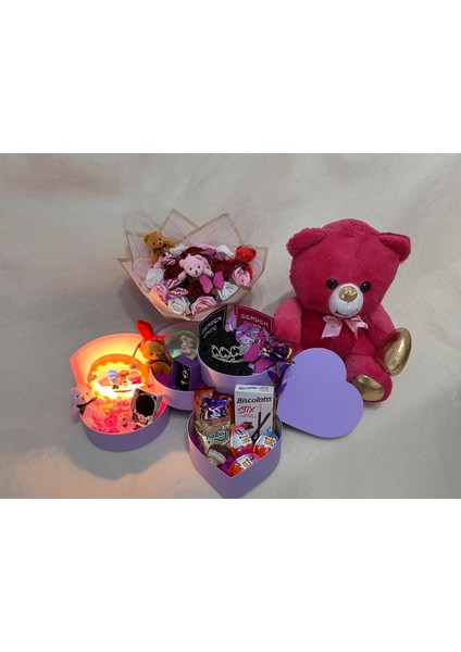 3 Katlı Mor Kutu ve Ayı Temalı Hediye Seti, Çikolata, Takı ve Buket