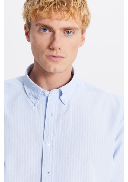 Tailored Slim Fit Dar Kesim Düğmeli Yaka Gofre Desenli Gömlek fırsatları