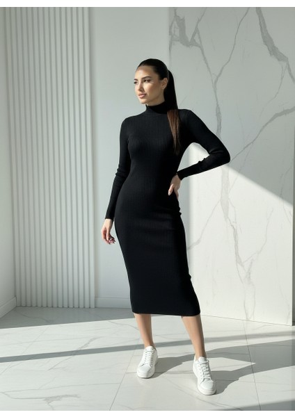 Siyah Dik Yaka Uzun Kollu Fit Midi Elbise