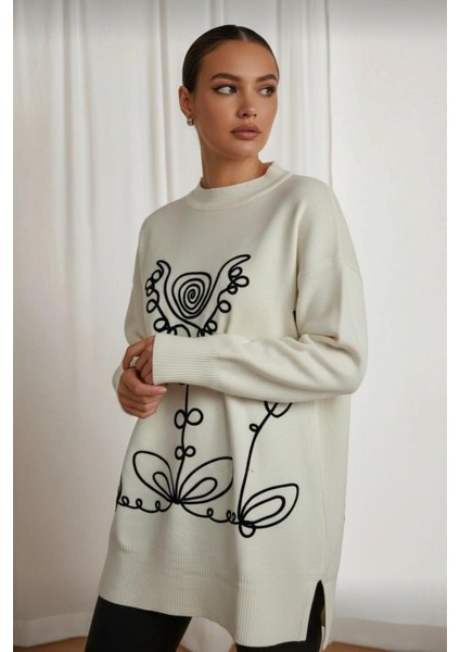 Kadın Ekru Oversize Triko Kazak – Siyah Çizgi Desenli, Rahat Kalıp Uzun Model fiyatları