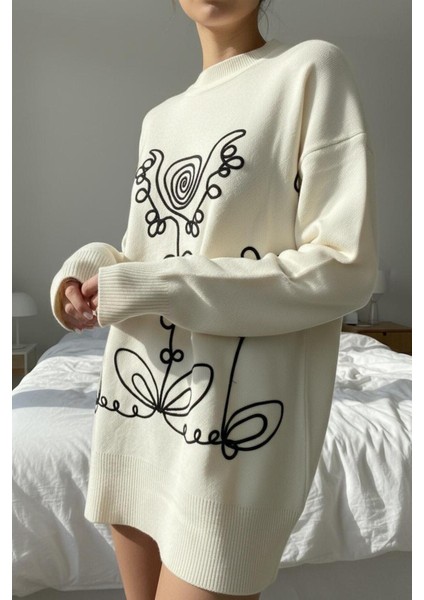 Kadın Ekru Oversize Triko Kazak – Siyah Çizgi Desenli, Rahat Kalıp Uzun Model modelleri