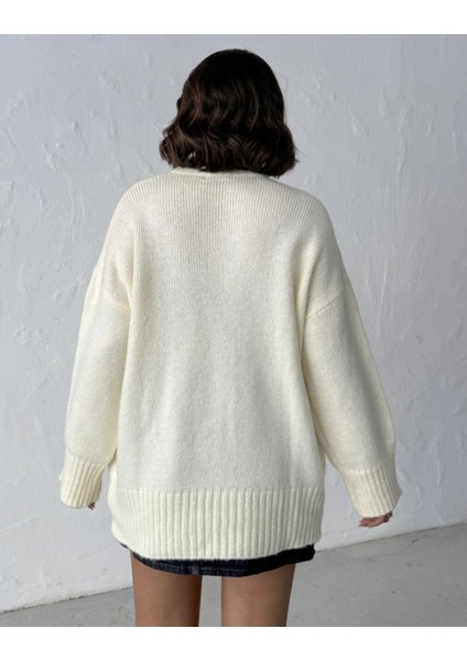 Kadın Beyaz Yumuşak Dokulu Bisiklet Yaka Oversize Basic Triko Kazak fiyatları