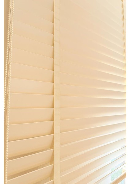 Krem Renk Gerçek Ahşap Jaluzi 50MM Zincirli Redüktörlü Kurdelalı AJS1005