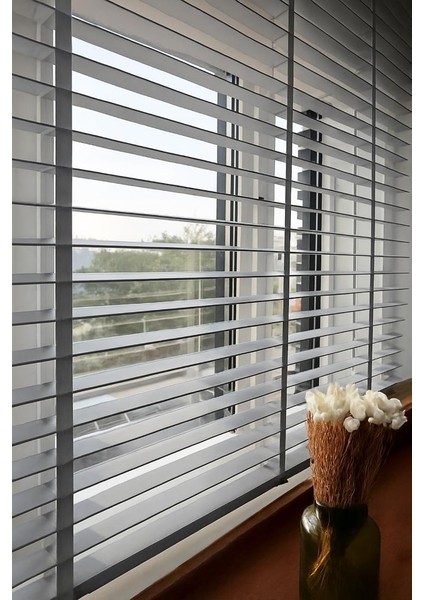 Gri Renk Gerçek Ahşap Jaluzi 50MM Zincirli Redüktörlü Kurdelalı AJS1004