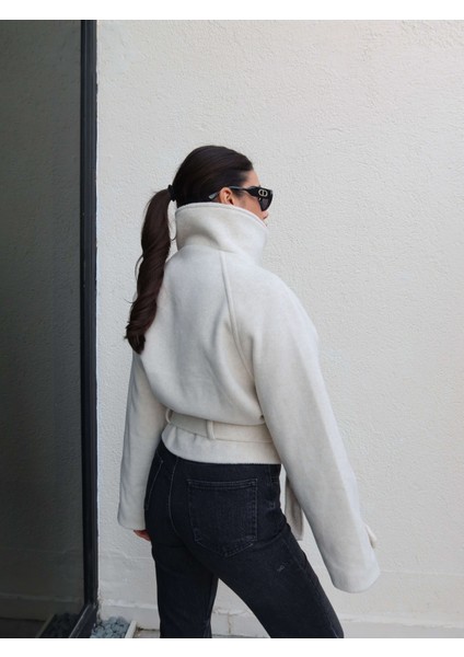 Dik Yaka Kısa Kaşe Kaban indirimleri