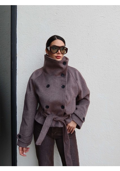 Dik Yaka Kısa Kaşe Kaban