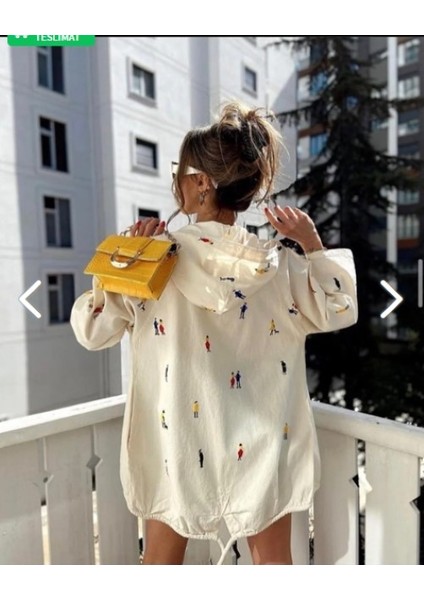 Kadın Bej Kabartma Baskılı Ince Kapüşonlu Salaş Arkası Uzun Ceket fiyatları