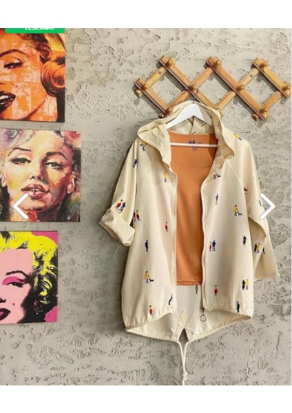 Kadın Bej Kabartma Baskılı Ince Kapüşonlu Salaş Arkası Uzun Ceket