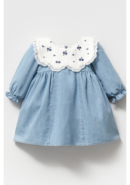 %100 Pamuk Işleme ve Dantel Yakalı Açık Mavi Kız Çocuk Elbisesi