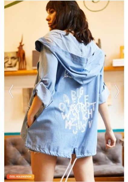 Kadın Mavi Kabartma Baskılı Ince Kapüşonlu Salaş Arkası Uzun Ceket modelleri