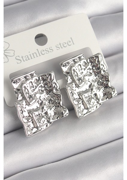 Pirinç Gümüş Renk Işlemeli Kare Plaka Kadın Küpe