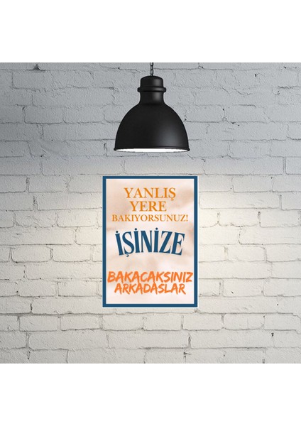 Yanlış Yere Bakıyorsunuz Yazılı Retro Ahşap Poster 18*27 cm