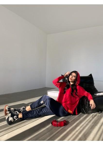 Cottonlab Kadın Kırmızı Kapşonlu Etek Ucu Detay Arma Ters Dikiş Gorunumlu Ikili Takım modelleri