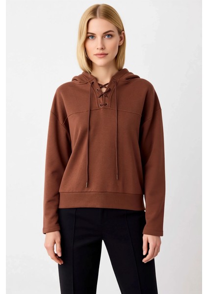 Kadın Kapüşonlu Standart Kol Bağlama Detaylı Örme Sweatshirt Fonksiyonel Dayanıklı Estetik modelleri