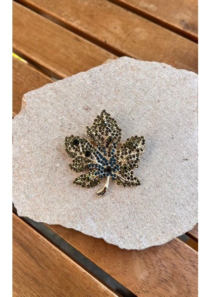 Taşlı Yaprak Broş