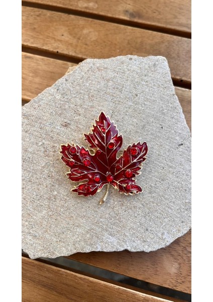 Taşlı Kırmızı Yaprak Broş