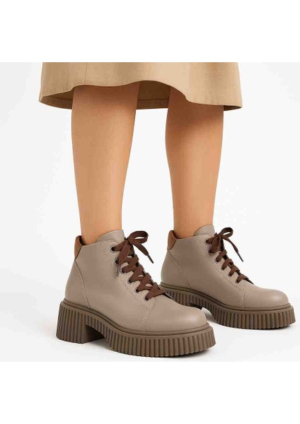 Kadın Bej Postal Hakiki Deri Bot – Platform Taban, Bağcıklı, Şık ve Rahat Model fırsatları