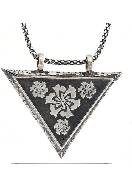 Gümüş Üçgen Içi Açılabilen Çiçek Muskalık Kolye