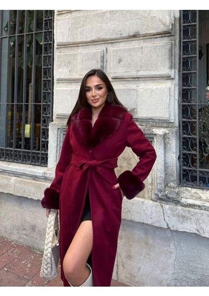 Bayan Bordo Yakası ve Kolları Kürklü Uzun Düğmeli Kuşaklı Kaşe Kaban