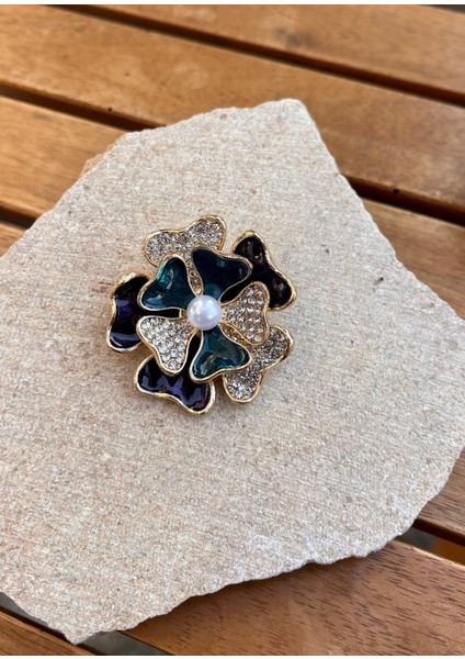 Inci Taşlı Yonca Broş