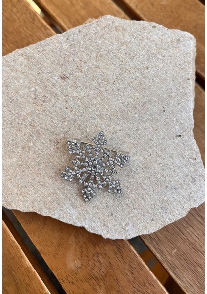 Taşlı Gümüş Kar Tanesi Broş