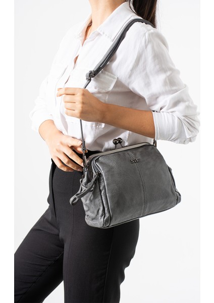 571 Collections Yıkama Deri Klipsli Fermuarlı 3 Bölmeli Burslu Omuz Çantası MODEL:(571-13T) fiyatları