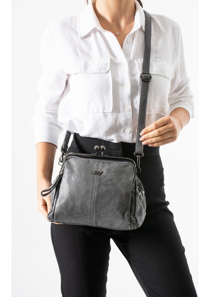 571 Collections Yıkama Deri Klipsli Fermuarlı 3 Bölmeli Burslu Omuz Çantası MODEL:(571-13T) modelleri