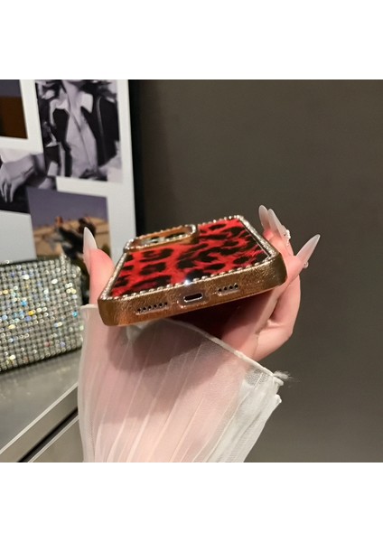 iPhone 14/15 Plus Uyumlu Leopar Baskılı Deri Kenarları Taşlı Kılıf fırsatları