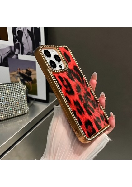 iPhone 14/15 Plus Uyumlu Leopar Baskılı Deri Kenarları Taşlı Kılıf
