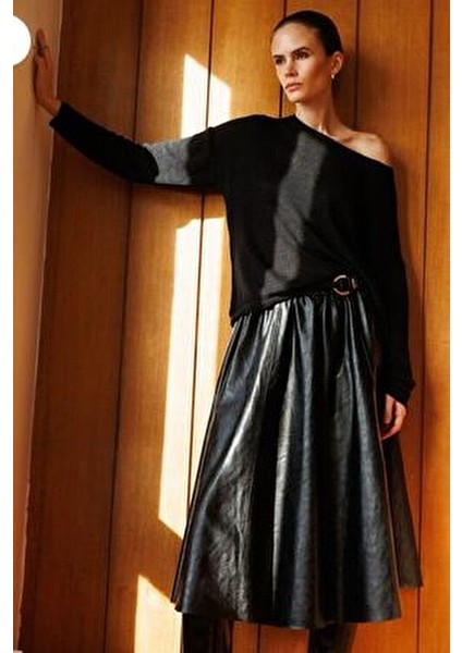 Kadın Siyah Kayık Yaka Ince Mevsimlik Triko Kazak 6933 Standart Fit