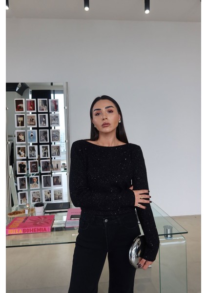 Kayık Yaka Pullu Simli Triko