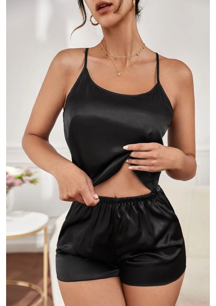 Kadın Siyah Asimetrik Sırt Dekolte Detaylı Şık Şortlu Gecelik Takım fırsatları