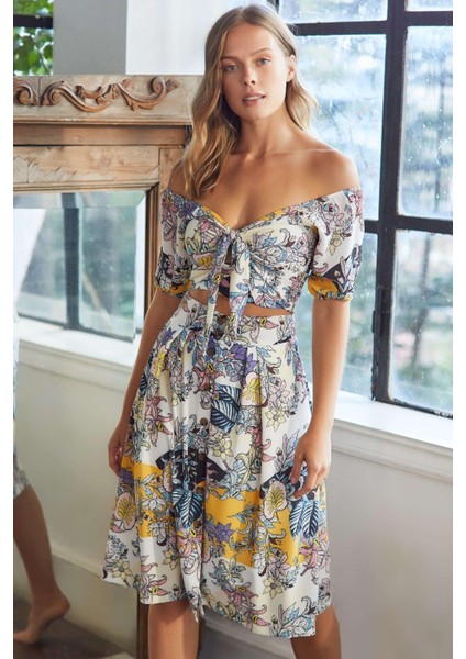 Dokuma Önden Bağlamalı Çiçek Baskılı Omuzu Düşük Büstiyer ve Önden Düğmeli Etek Takım