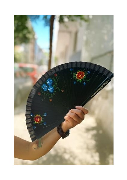 Siyah Zeminli Katlanabilir El Yelpazesi Sarı Mavi Çiçek Desenli Ahşap Saplı Dekoratif El Yelpazesi 40X22 cm Geleneksel Tasarım fiyatları