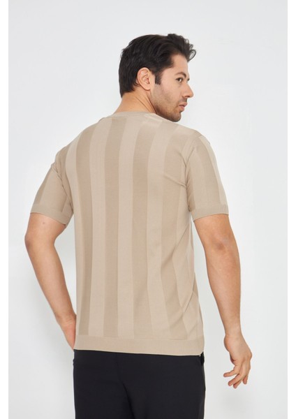 Erkek Kısa Kollu Bisiklet Yaka Düz Kabartma Desen Yaza Uygun ve Günlük Kullanıma Şık Rahat Triko modelleri