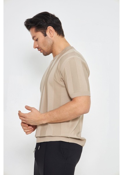 Erkek Kısa Kollu Bisiklet Yaka Düz Kabartma Desen Yaza Uygun ve Günlük Kullanıma Şık Rahat Triko fırsatları