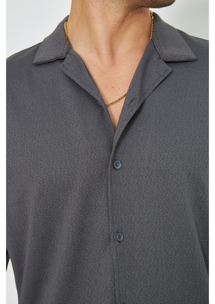 Erkek Yarım Oversize Uzun Kol Apaçi Yaka Ütü Gerektirmeyen Crep Desen Gömlek indirimleri