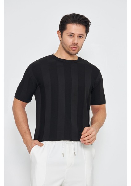 Erkek Kısa Kollu Bisiklet Yaka Düz Kabartma Desen Yaza Uygun ve Günlük Kullanıma Şık Rahat Triko