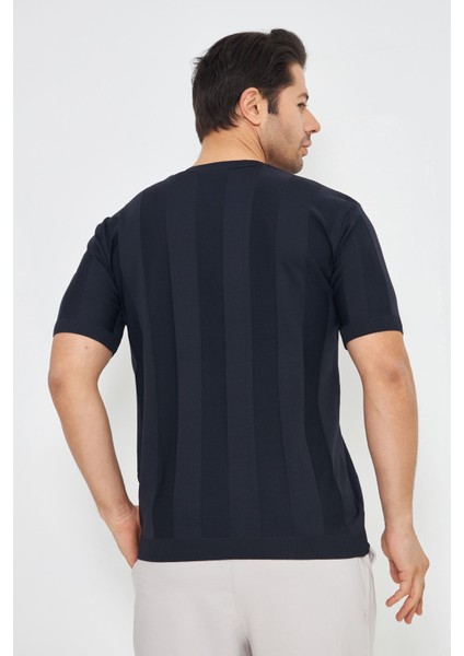 Erkek Kısa Kollu Bisiklet Yaka Düz Kabartma Desen Yaza Uygun ve Günlük Kullanıma Şık Rahat Triko fırsatları