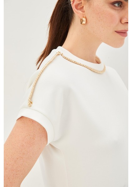 Gold Zincir Detaylı Bisiklet Yaka Regular Örme Tişört