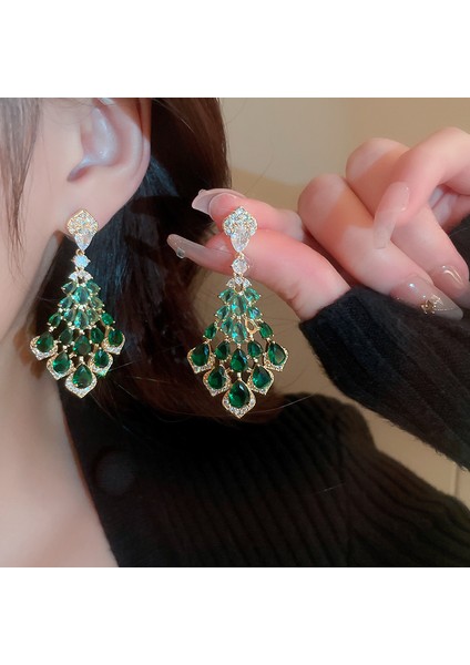 Gümüş Iğne Zümrüt Elmas Yaprak Püskül Küpe Hafif Lüks Kıdemli Küpe Duygusu Avrupa ve Amerika Birleşik Devletleri'nde Kadın Küpeleri Küpe Tasarımı Niş (Yurt Dışından) modelleri