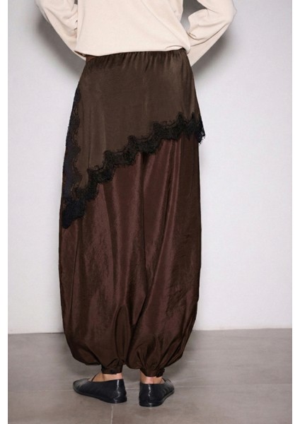 Dantelli Yan Yırtmaçlı Asimetrik Mini Jarse Etek