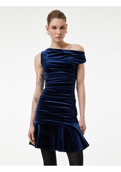 Asimetrik Yaka Kolsuz Omzu Açık Volanlı Kadife Mini Abiye Elbise fiyatları