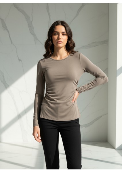 Beli Büzgülü Belden Oturtmalı Yandan Yırtmaçlı Bluz